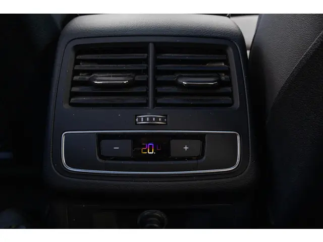 Audi A4 Avant 45 TFSI quattro edition one 2020 Benzine 43