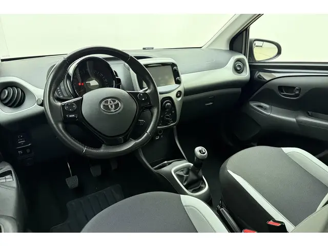Toyota Aygo 1.0 VVT-i x-play 2015 Benzine 14