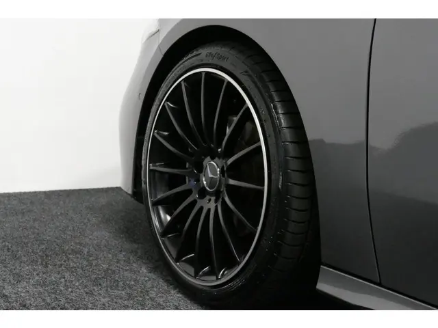 Mercedes-Benz A-Klasse 200 AMG Line 2023 Benzine 18