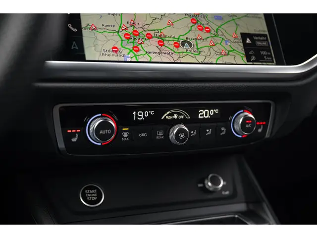 Audi Q3 45 TFSI e S edition 2024 Hybride Benzine 19