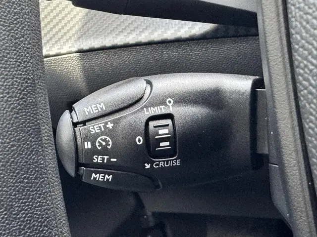 Peugeot 208 1.2 PureTech Like 2021 Benzine 32