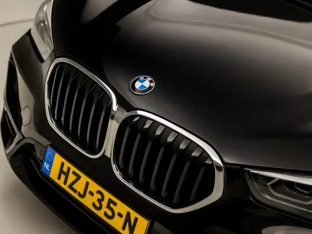 BMW X1 sDrive18i High Executive 2021 Benzine 32