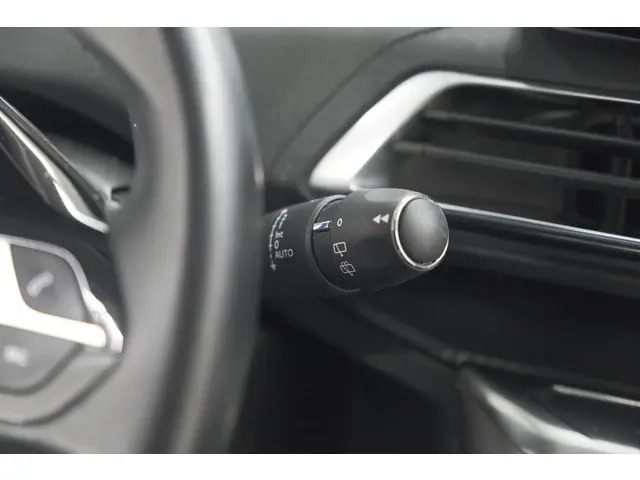 Peugeot 3008 PureTech 130 EAT8 Allure 2022 Benzine 39