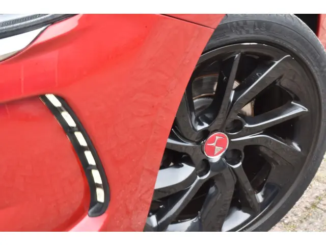 DS DS 3 PureTech 130 Performance Line 2018 Benzine 10