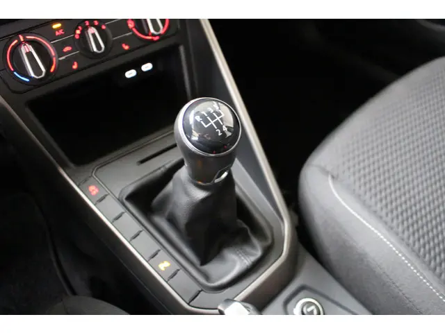 Volkswagen Polo 1.0 TSI Comfortline 2021 Benzine 17