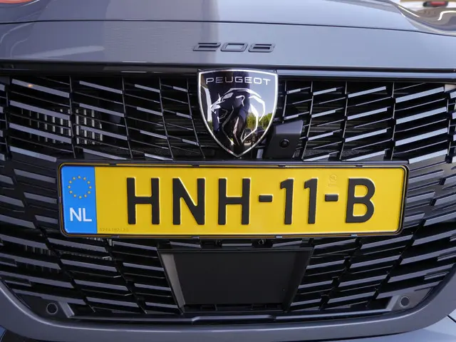 Peugeot 208 1.2 Hybrid 110 e-DCS6 GT 2025 Benzine 36