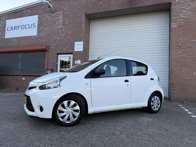 Toyota Aygo 1.0 VVT-i Now 2013 Benzine