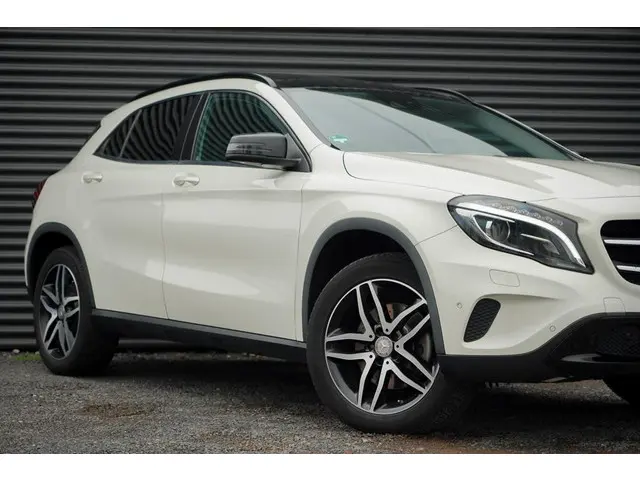 Mercedes-Benz GLA 250 4Matic 2015 Benzine 24