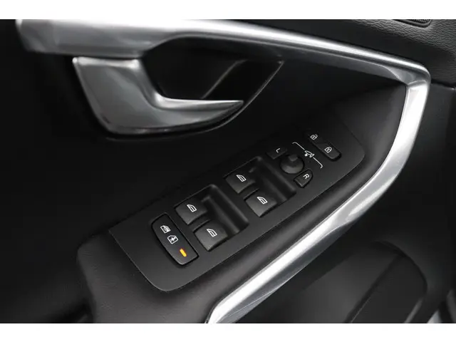 Volvo V40 1.5 T3 R-Design 2019 Benzine 28