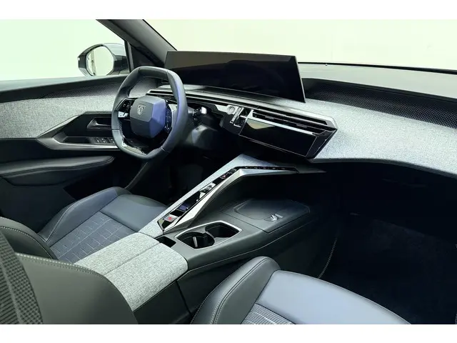 Peugeot 3008 1.2 Hybrid 145 GT 2025 Hybride Benzine 13