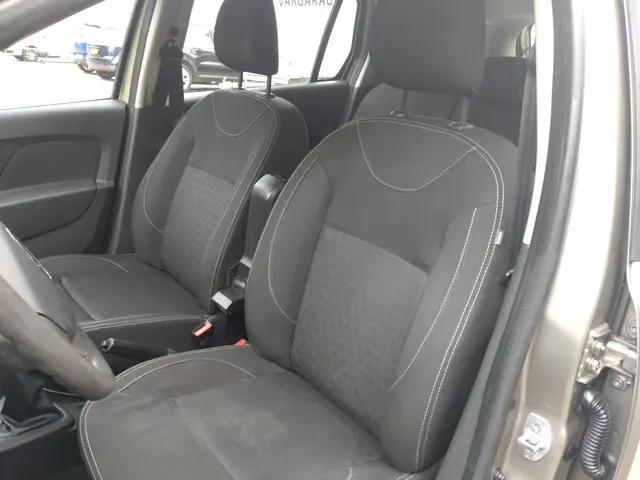 Dacia Logan MCV 0.9 TCe Lauréate 2015 Benzine 9
