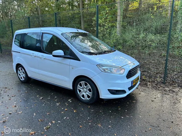Ford Tourneo Courier 1.0 Titanium 2014 Benzine 4