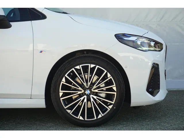 BMW 2 Serie Active Tourer 220i 2026 Benzine 4