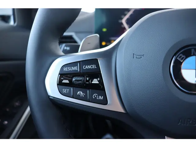 BMW 3 Serie Sedan 320i 2025 Benzine 19