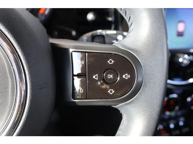 MINI 5-Deurs 1.5 Cooper Classic 2024 Benzine 14