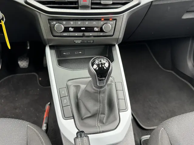 SEAT Arona 1.0 TSI STYLE 2022 Benzine 22