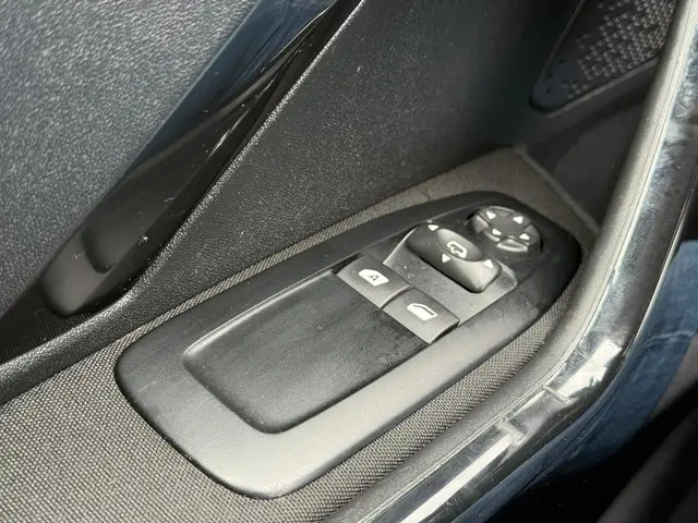 Peugeot 208 1.2 PureTech Allure 2015 Benzine 23