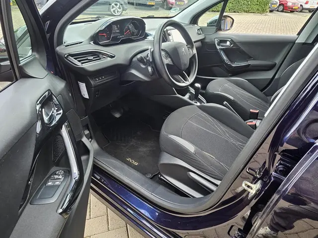 Peugeot 208 1.2 e-VTi Active 2013 Benzine 10