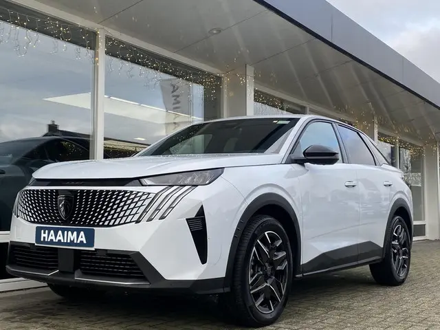 Peugeot 3008 1.2 Hybrid 145 Allure 2025 Hybride Benzine 12