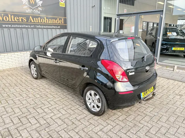 Hyundai i20 1.2i Business Edition *AC 2014 Benzine 7