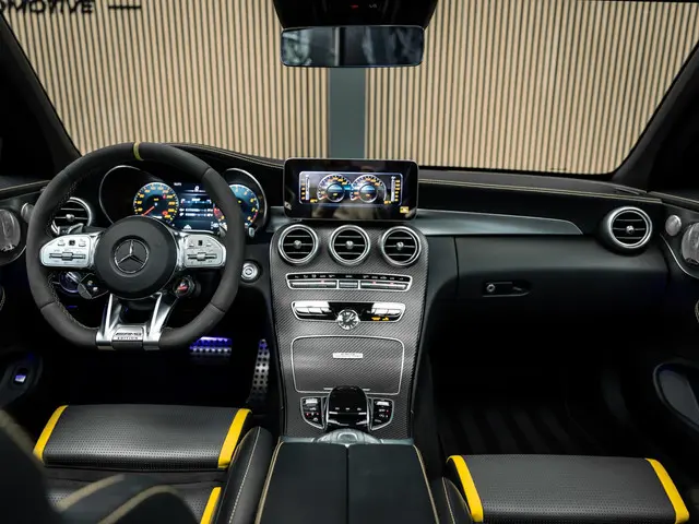 Mercedes-Benz C-Klasse Cabrio AMG 63 S 2022 Benzine 22