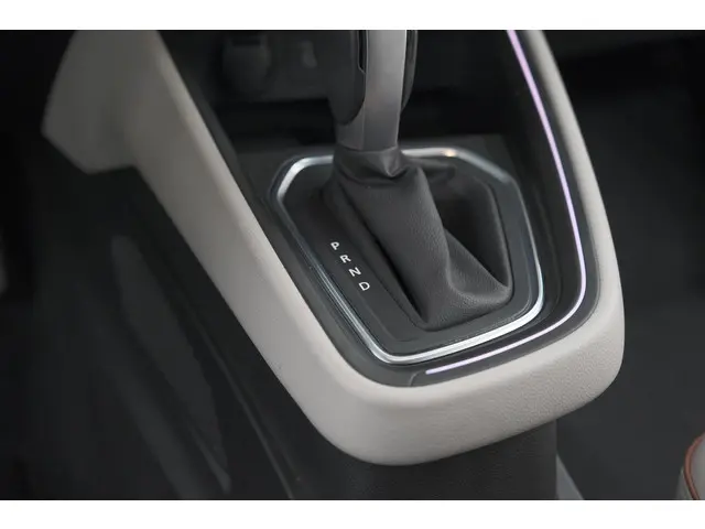 Renault Clio TCe 130 EDC Initiale Paris 2020 Benzine 49