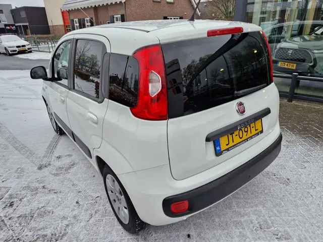 Fiat Panda 0.9 TwinAir Lounge AUTOMAAT/NAVI 2016 Benzine 13