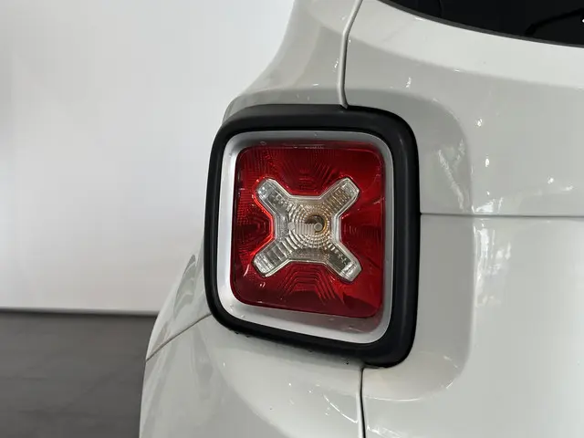 Jeep Renegade 1.4 MultiAir Opening Edition 2015 Benzine 25