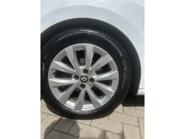 Renault Clio TCe 90 Intens 2022 Benzine 4