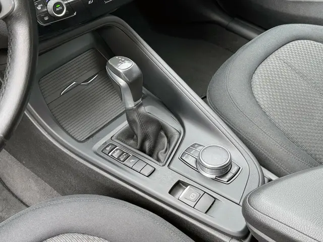 BMW X1 sDrive20i Centennial High Executive 2016 Benzine 23