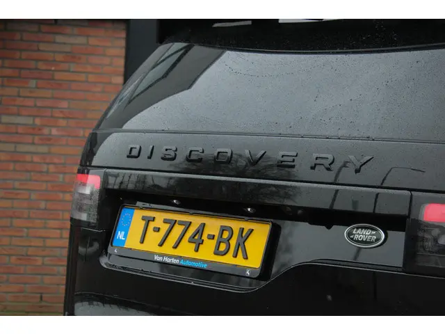 Land Rover Discovery 3.0 Td6 HSE Luxury 2018 Diesel 40