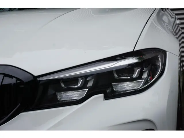 BMW 3 Serie Touring 320i 2021 Benzine 22