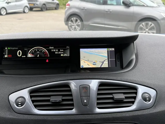 Renault Scénic Xmod 1.2 TCe Bose 2014 Benzine 18