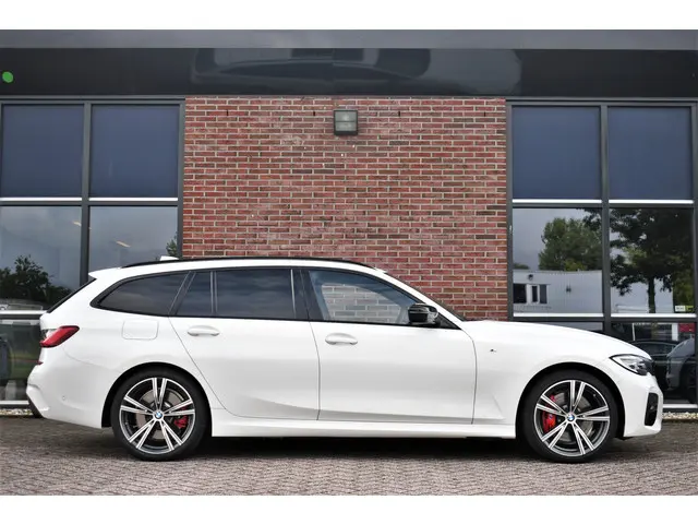 BMW 3 Serie Touring 330e M-Sport 2020 Hybride Benzine 51