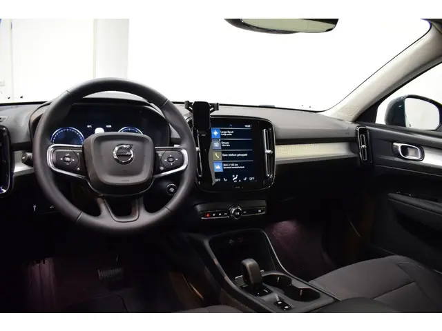 Volvo XC40 T2 130pk AUT8 Momentum BNS 2021 Benzine 14