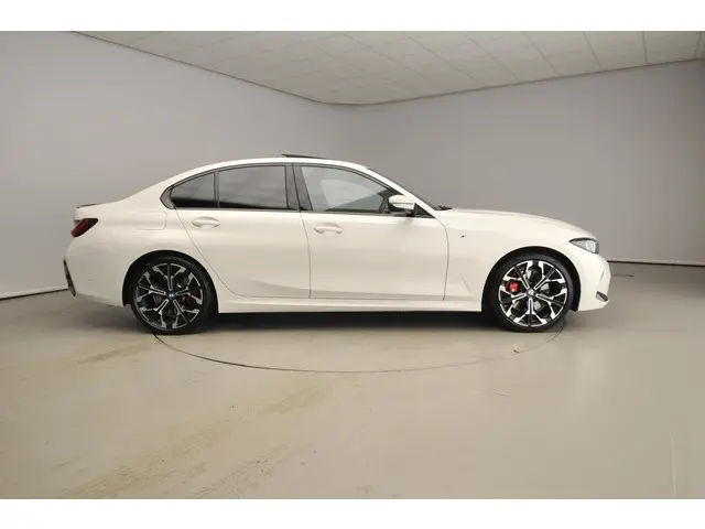 BMW 3 Serie Sedan 318i 2025 Benzine 4