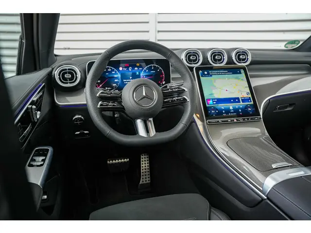 Mercedes-Benz GLC 220d 4MATIC AMG Line 2025 Diesel 4
