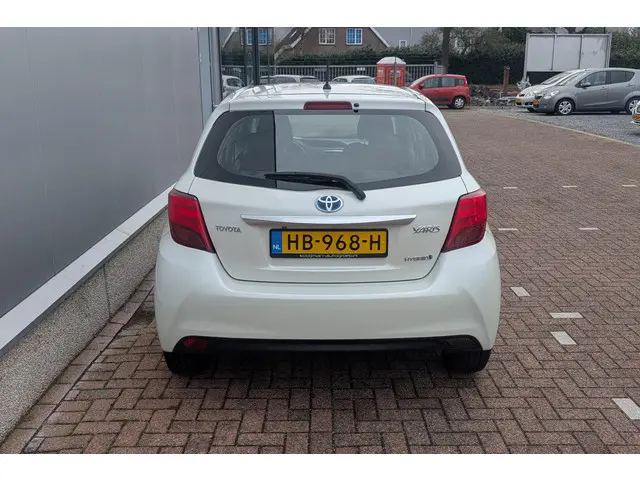Toyota Yaris 1.5 Hybrid Lease 2015 Hybride Benzine 9