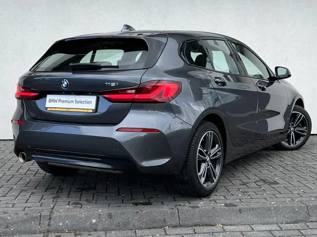 BMW 1 Serie 118i Executive Edition 2021 Benzine 9