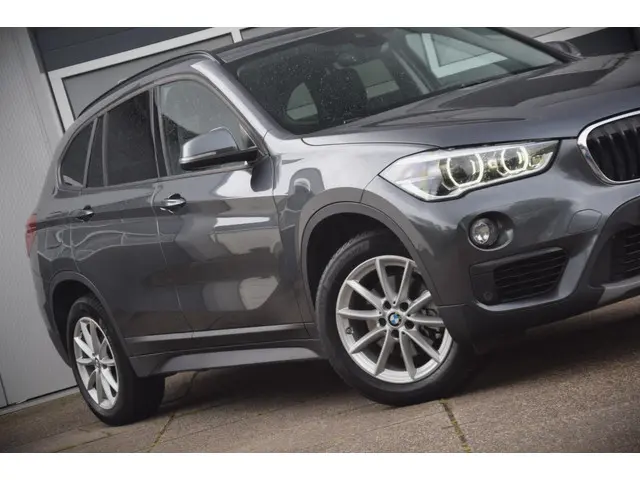 BMW X1 SDrive18i Executive 2018 Benzine 2