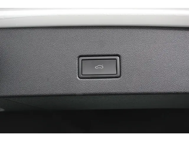 Volkswagen T-Roc 1.5 TSI 150pk DSG Style 2023 Benzine 25