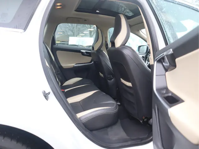 Volvo XC60 2.0 T5 R-Design 2013 Benzine 26