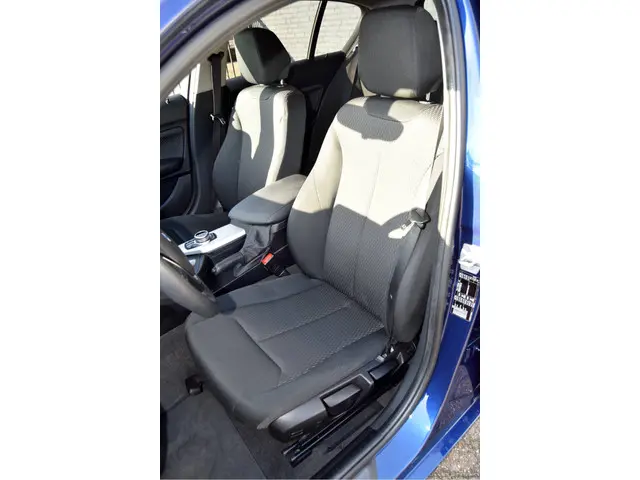 BMW 1 Serie 118i Executive Automaat 2017 Benzine 17