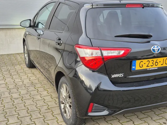 Toyota Yaris 1.5 Hybrid Dynamic 2019 Hybride Benzine 10