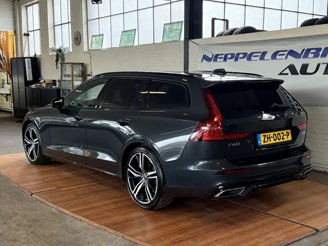 Volvo V60 2.0 T5 R-Design 2018 Benzine 4