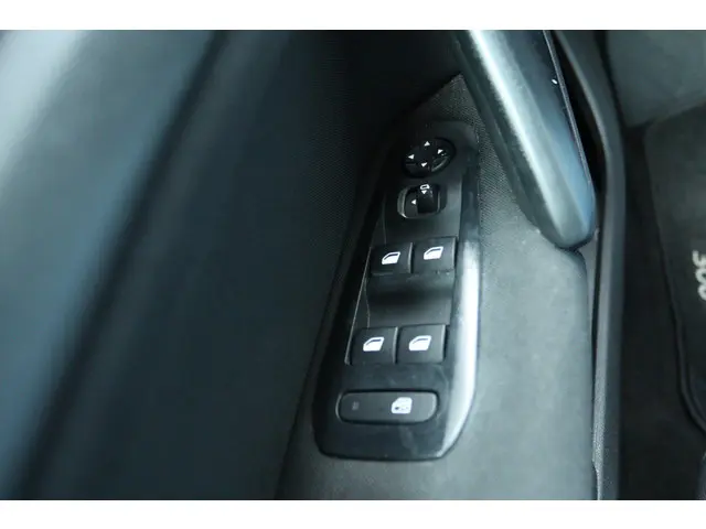 Peugeot 308 1.2 PT ALLURE 2017 Benzine 33