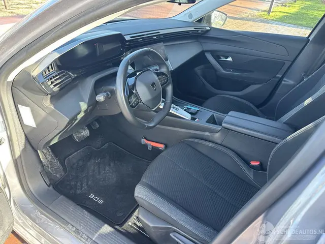 Peugeot 308 1.2 PT Act. Pack Bns 2022 Benzine 11