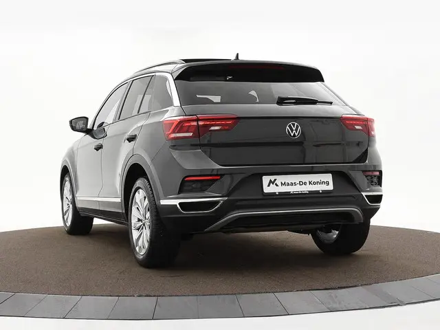 Volkswagen T-Roc 1.5 TSI 150pk DSG Sport 2021 Benzine 24
