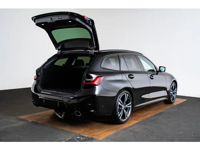 BMW 3 Serie Touring 330i 2023 Benzine 30