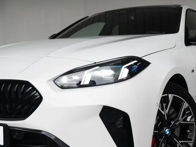 BMW 1 Serie 120 2025 Benzine 13